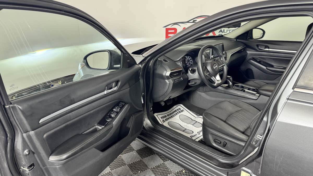 Used 2023 Nissan Altima 2.5 SV FWD image 11