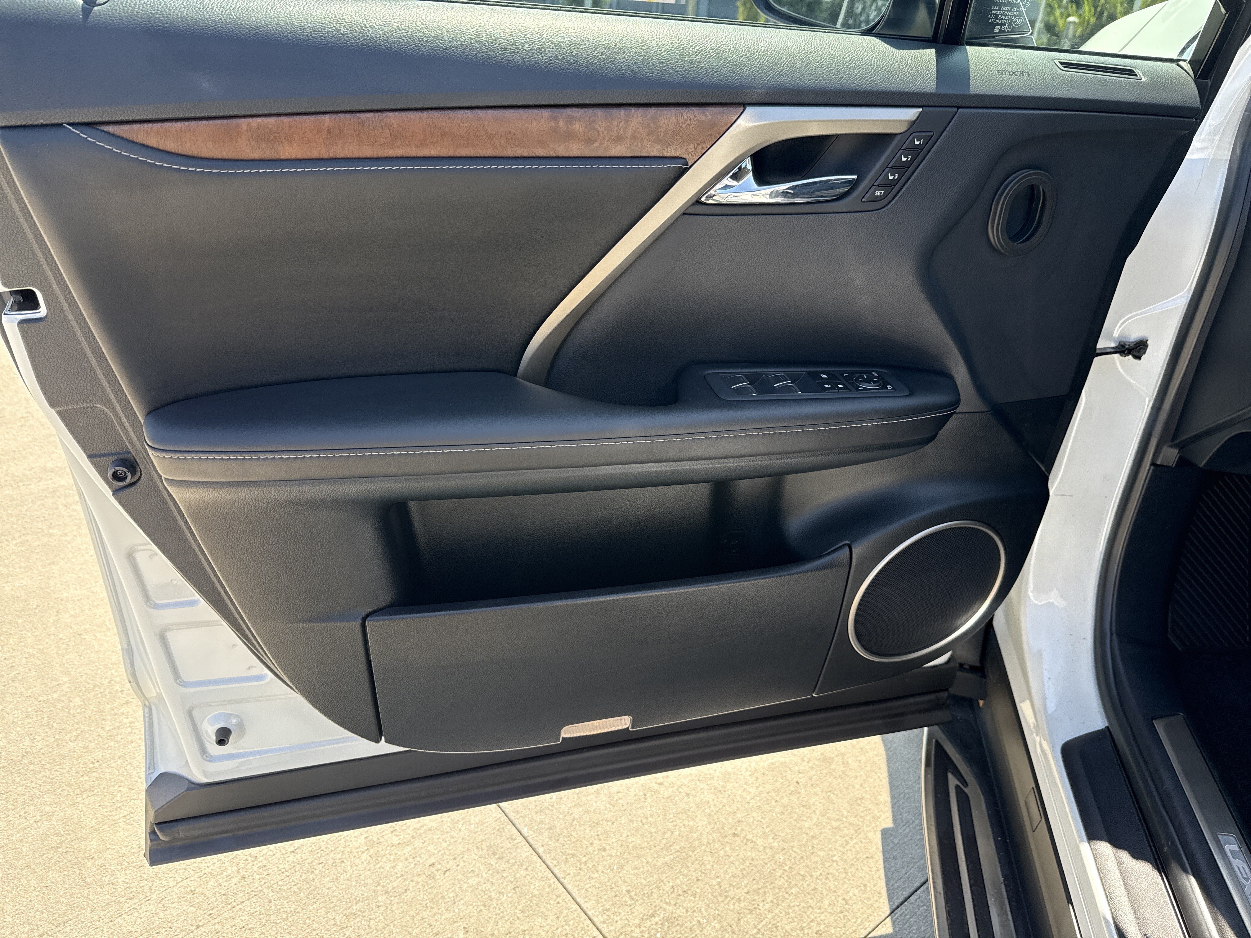 Used 2022 Lexus RX 350L FWD w/ Premium Package image 16