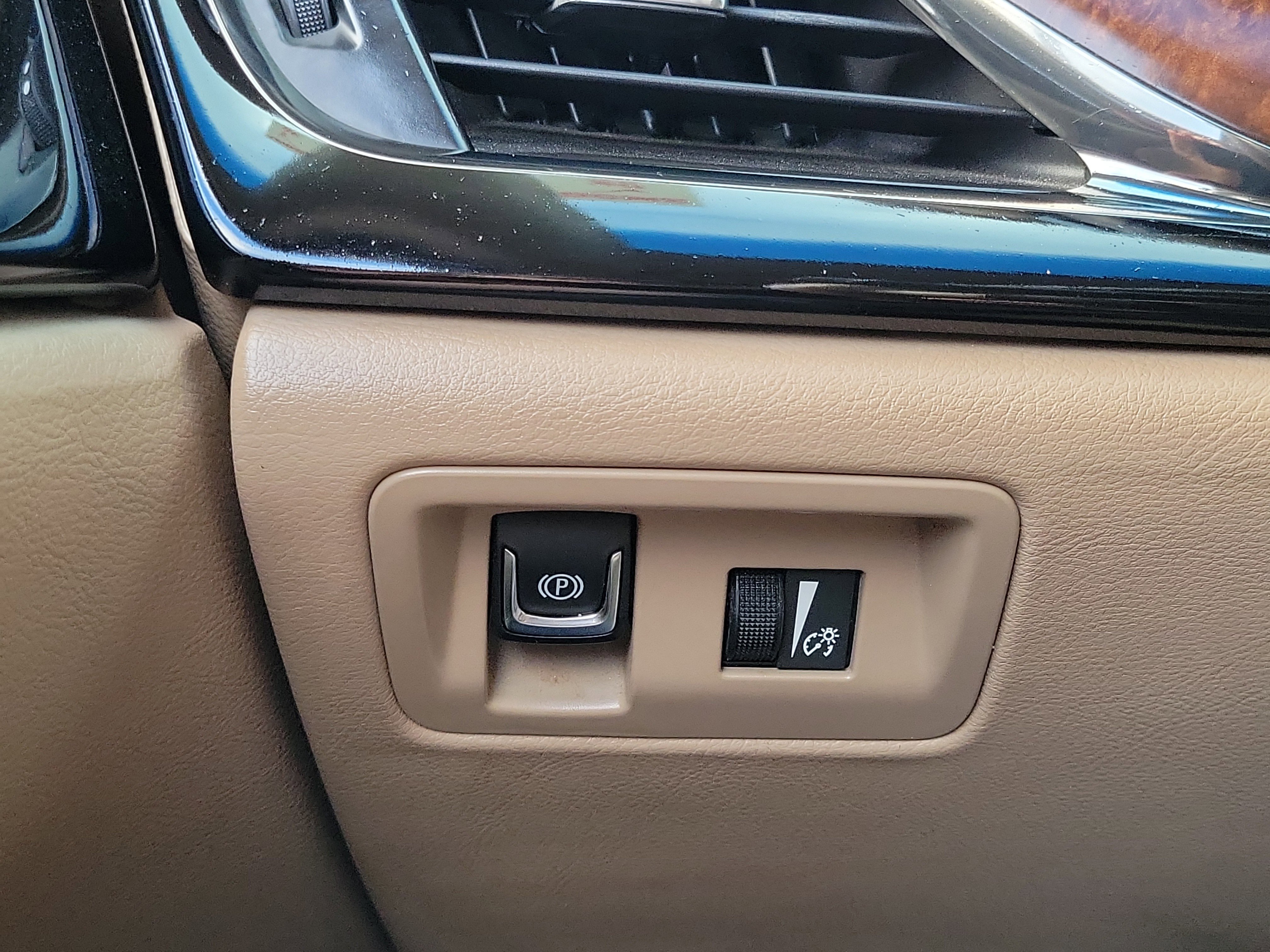 Used 2014 Cadillac ELR w/ Luxury Package image 13