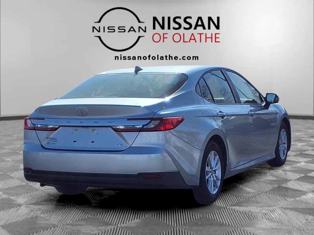 Used 2025 Toyota Camry LE image 27