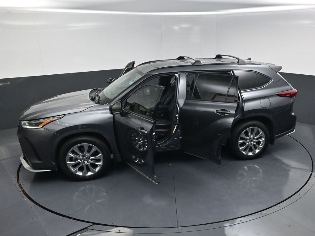 Used 2021 Toyota Highlander XSE image 26