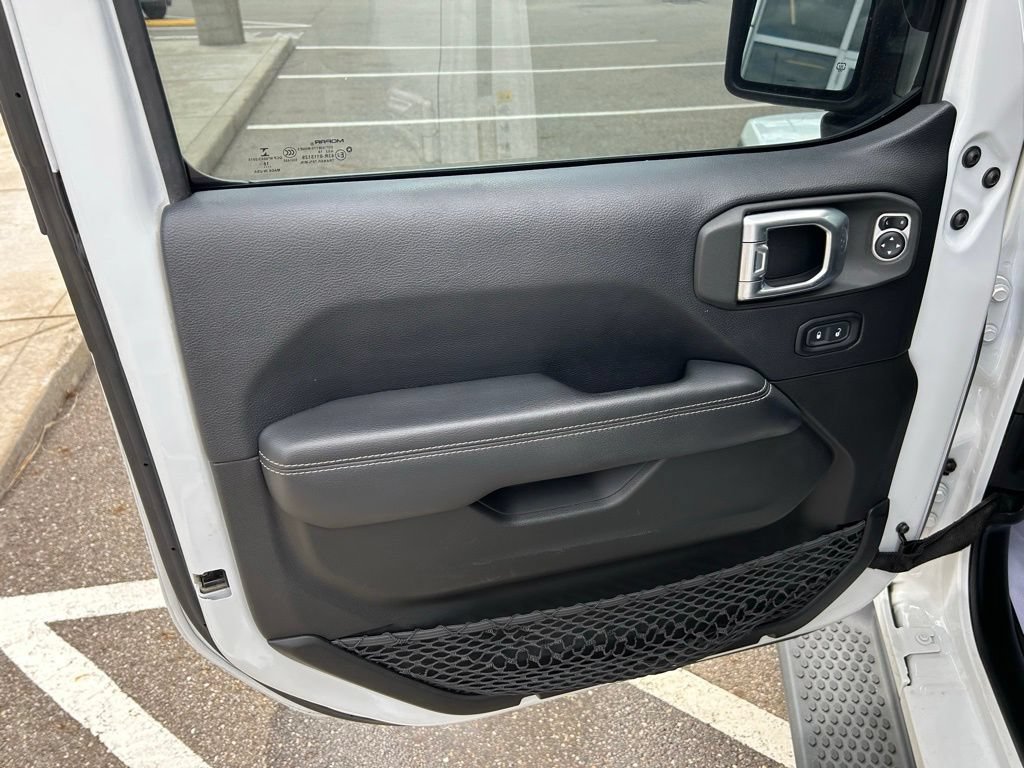 Used 2019 Jeep Wrangler Unlimited Sahara AWD/4WD image 10
