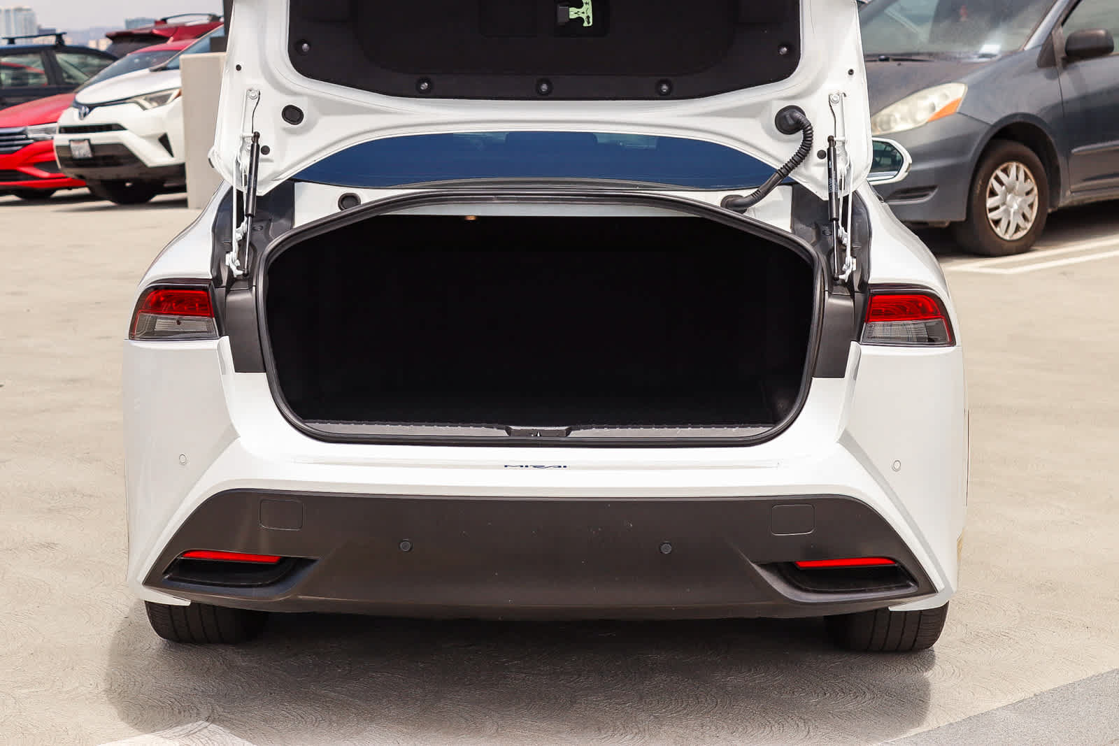 Used 2022 Toyota Mirai w/ Advanced Technology Package RWD image 27