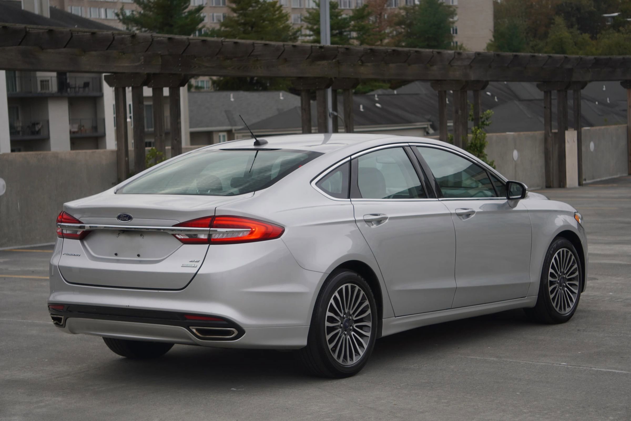 Used 2017 Ford Fusion SE image 4