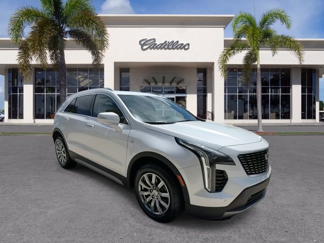 Certified 2022 Cadillac XT4 Premium Luxury w/ Enhanced Visibility Package image 2