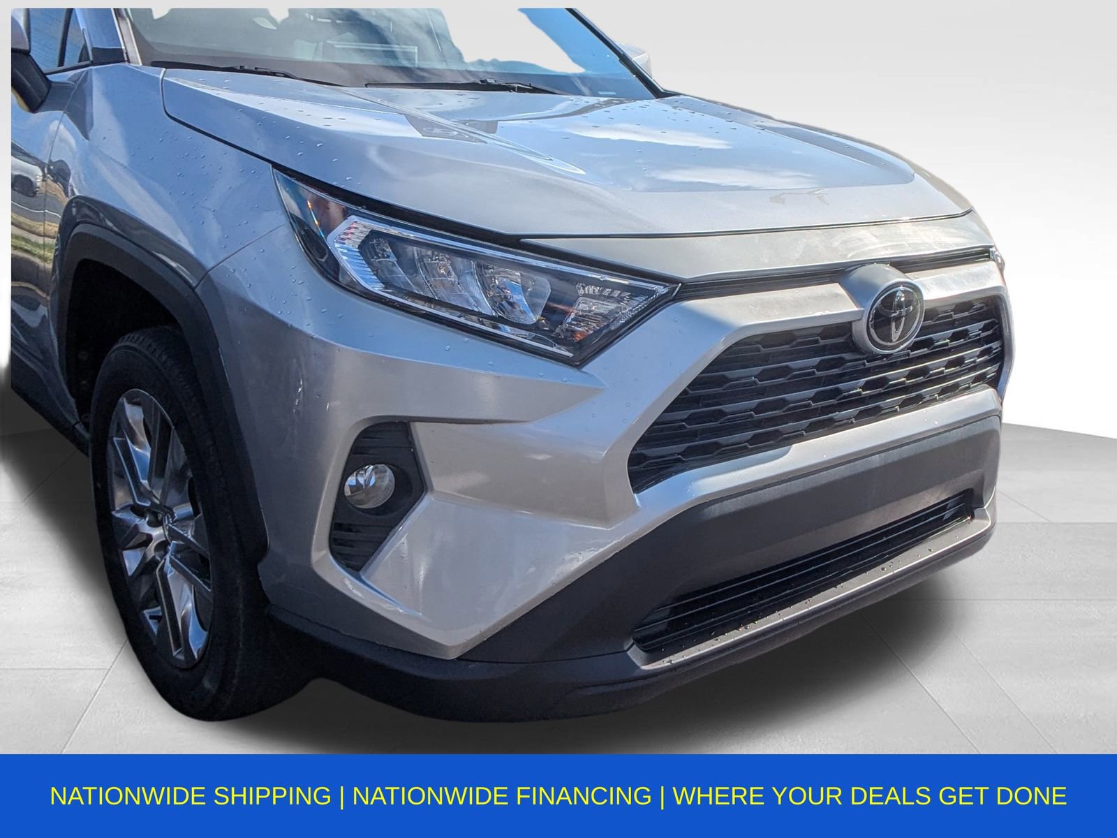 Used 2021 Toyota RAV4 XLE Premium image 2
