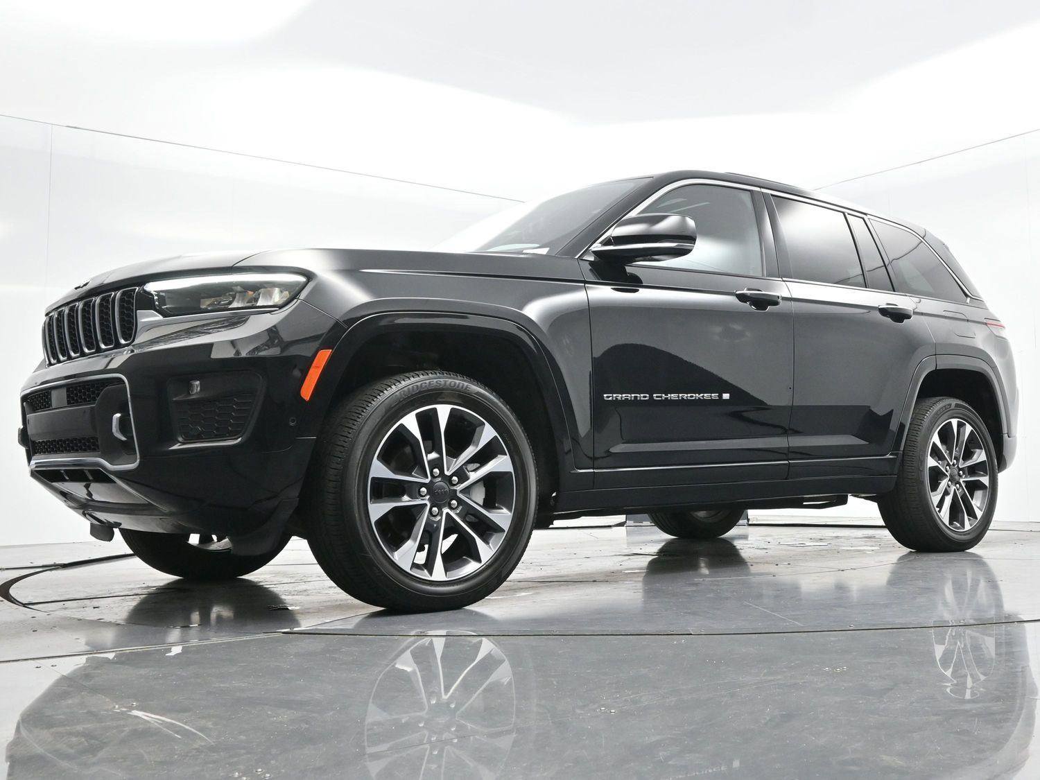 Used 2023 Jeep Grand Cherokee Overland w/ Luxury Tech Group IV AWD/4WD image 42