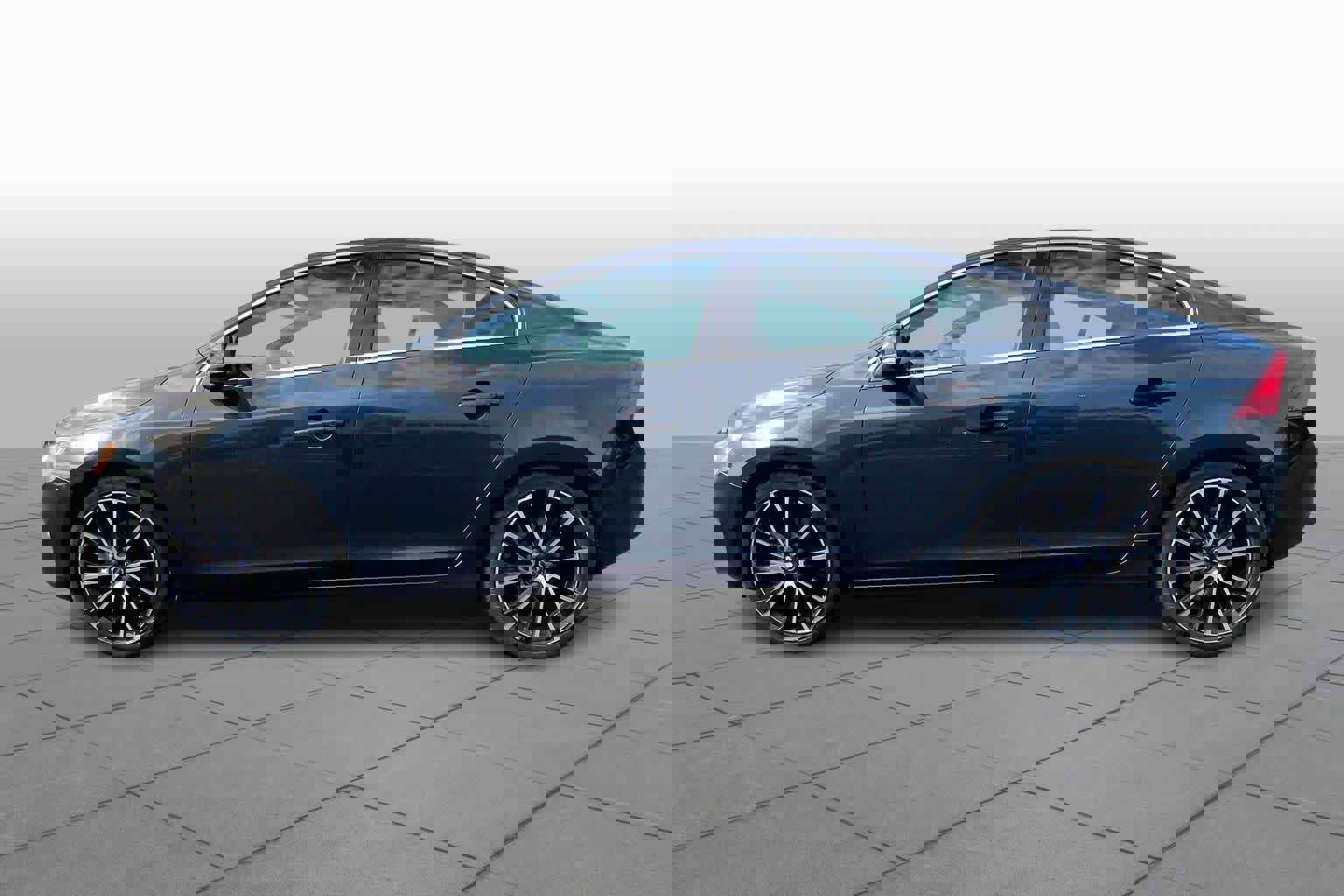 Used 2016 Volvo S60 T5 Premier w/ Convenience Package image 32