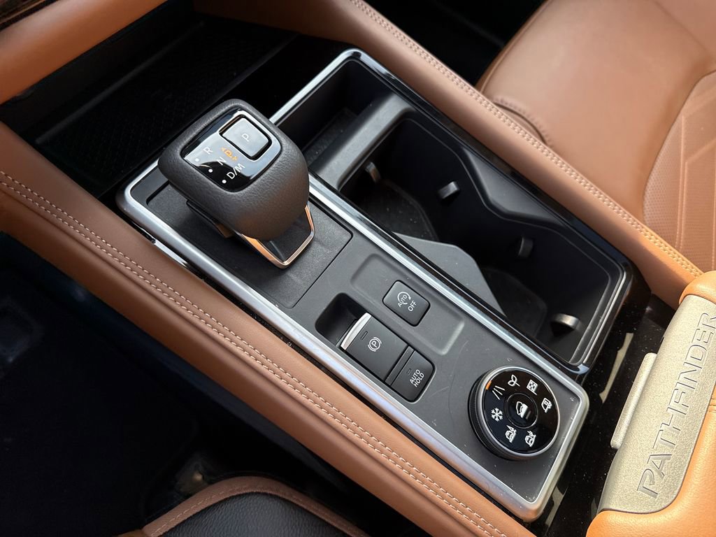 Used 2025 Nissan Pathfinder Platinum image 30