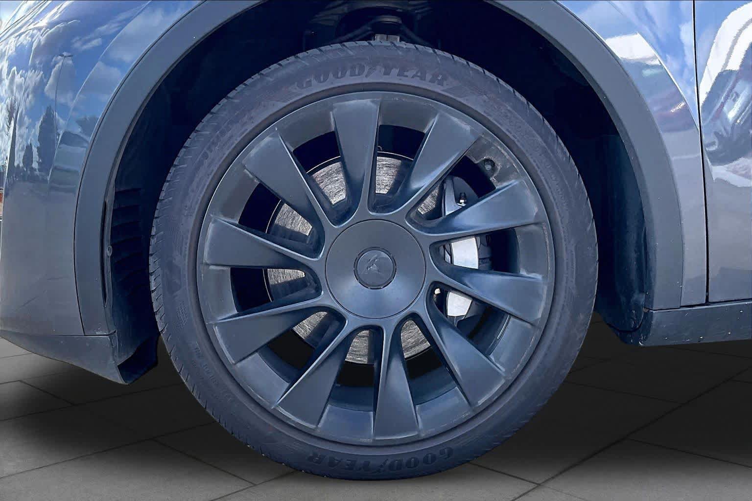 Used 2023 Tesla Model Y Long Range AWD/4WD image 9