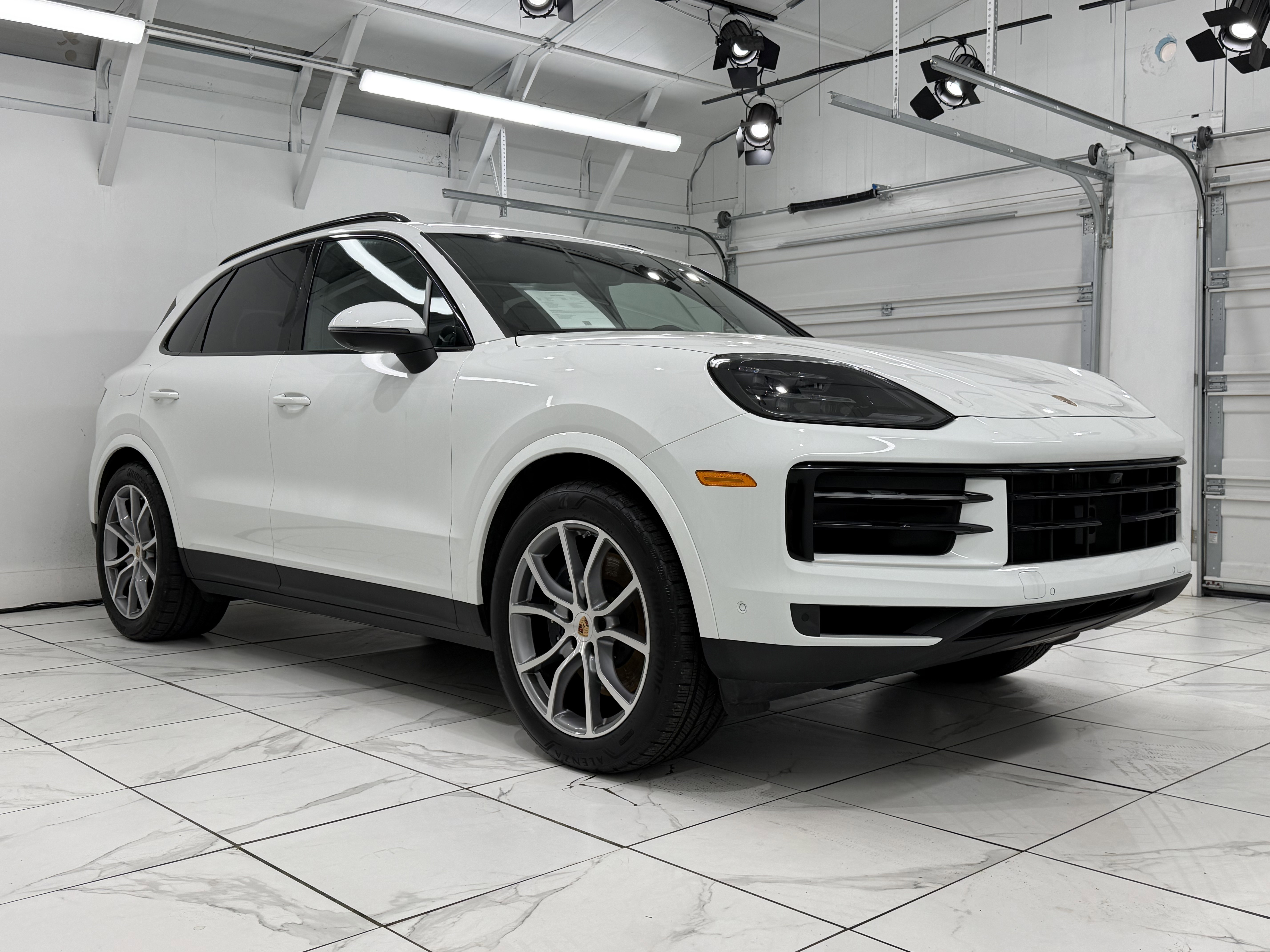 Certified 2025 Porsche Cayenne image 10