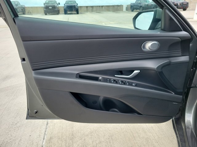 New 2026 Hyundai Elantra Limited FWD image 9