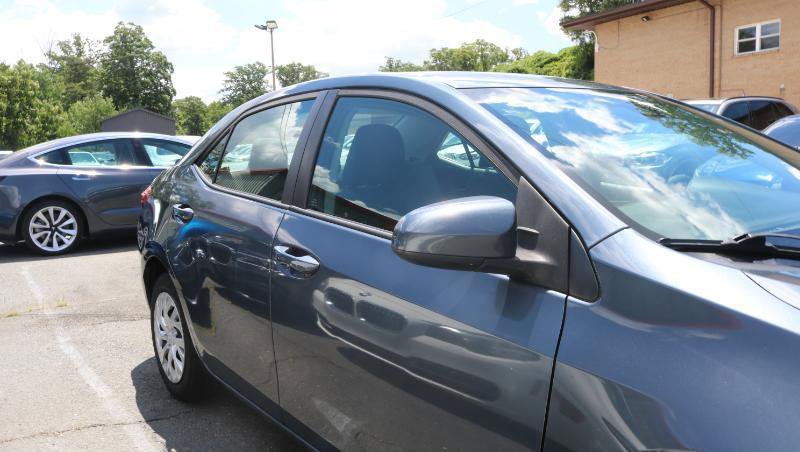 Used 2019 Toyota Corolla LE FWD image 3