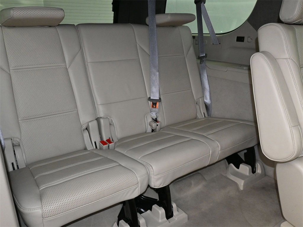 Used 2022 Cadillac Escalade ESV Premium Luxury Platinum image 17