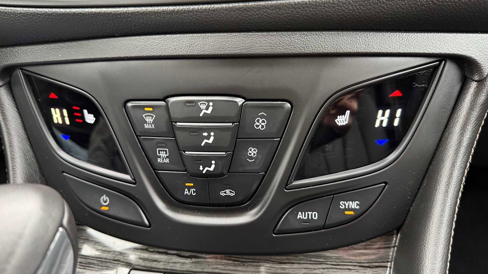 Used 2018 Buick Envision Premium image 22