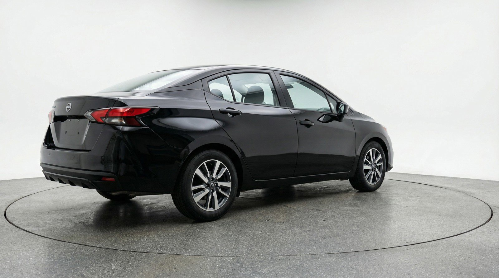 Used 2025 Nissan Versa SV image 9