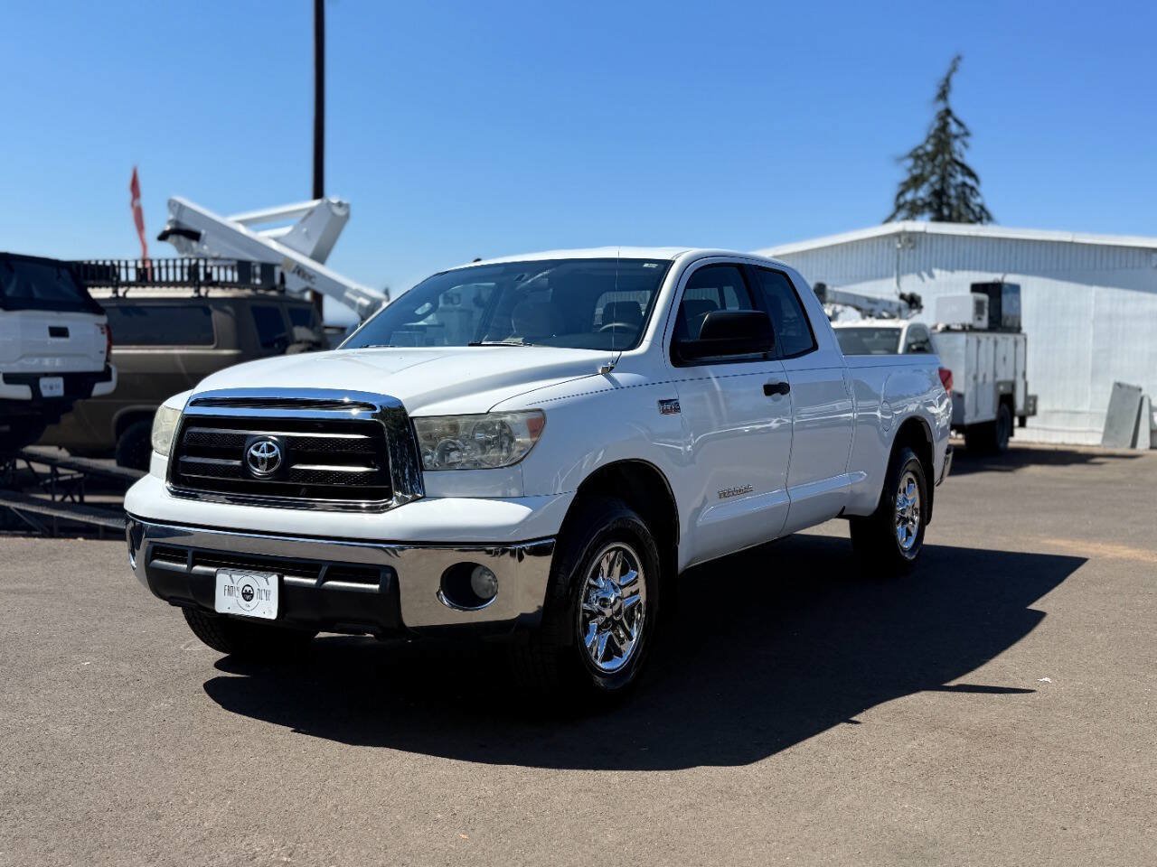 Used 2013 Toyota Tundra 4x4 Double Cab w/ Tow Pkg image 3