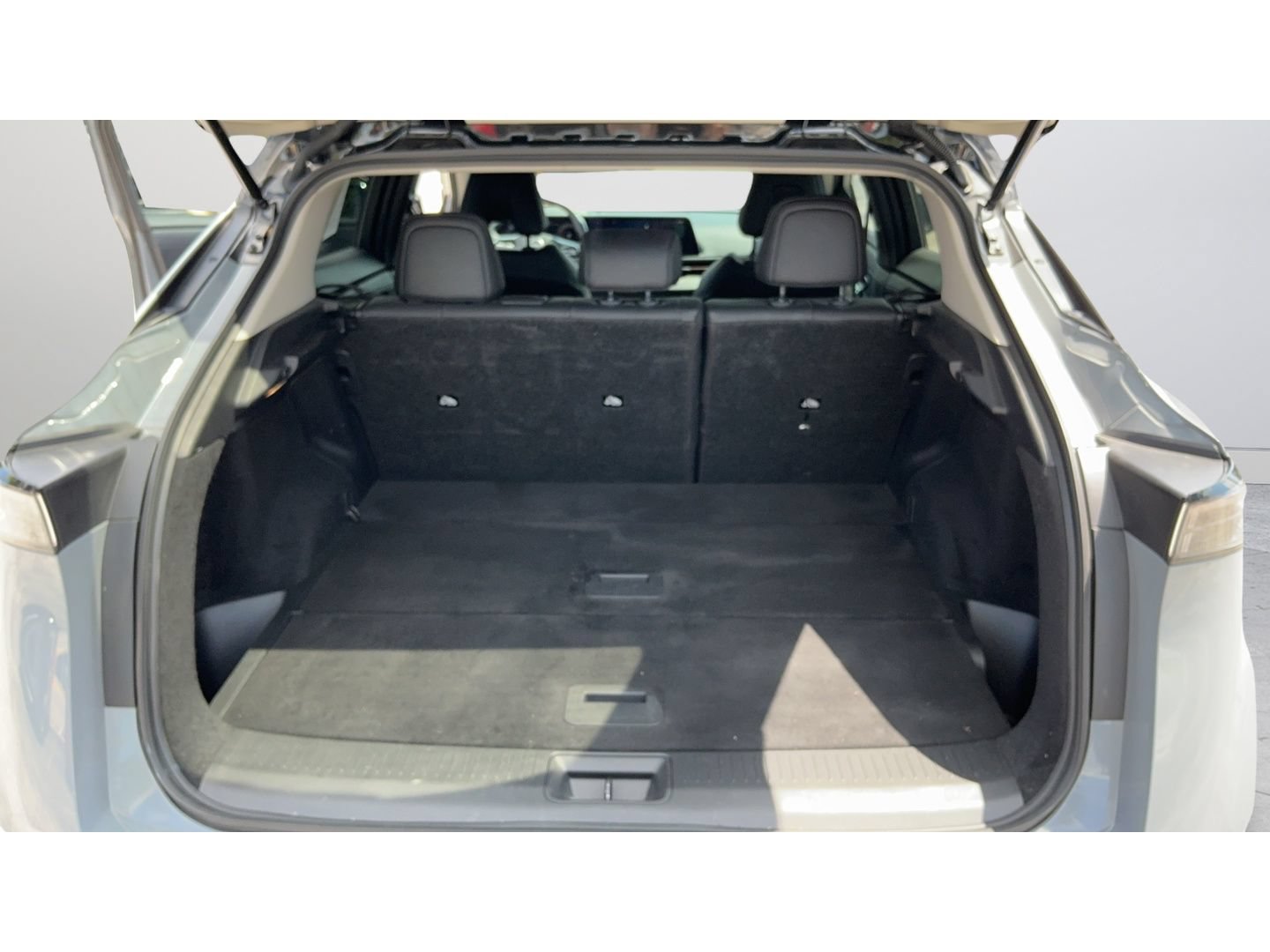 Certified 2025 Nissan Ariya FWD image 47