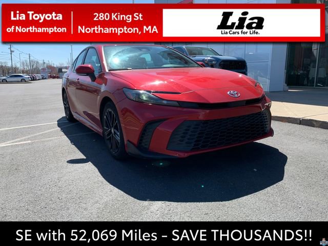 Used 2025 Toyota Camry SE image 1