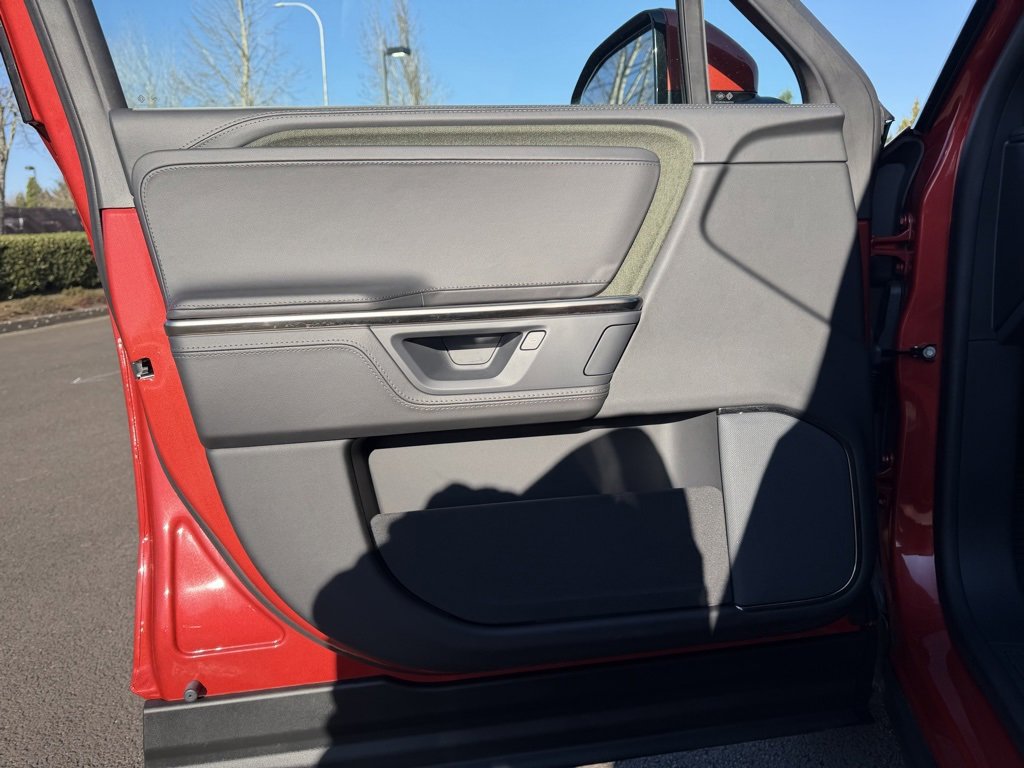 Used 2025 Rivian R1T Adventure image 13