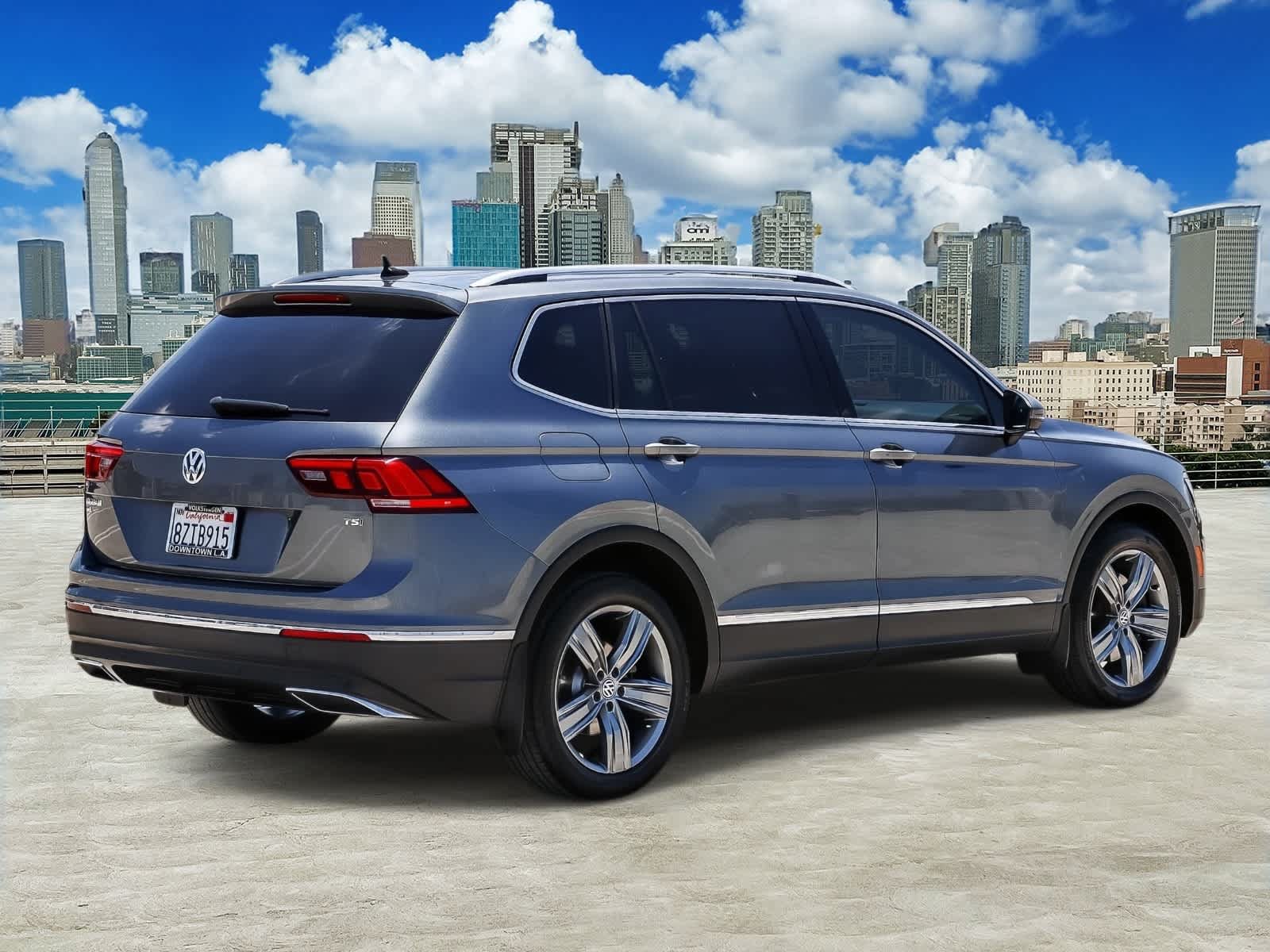 Used 2018 Volkswagen Tiguan SEL Premium FWD image 4