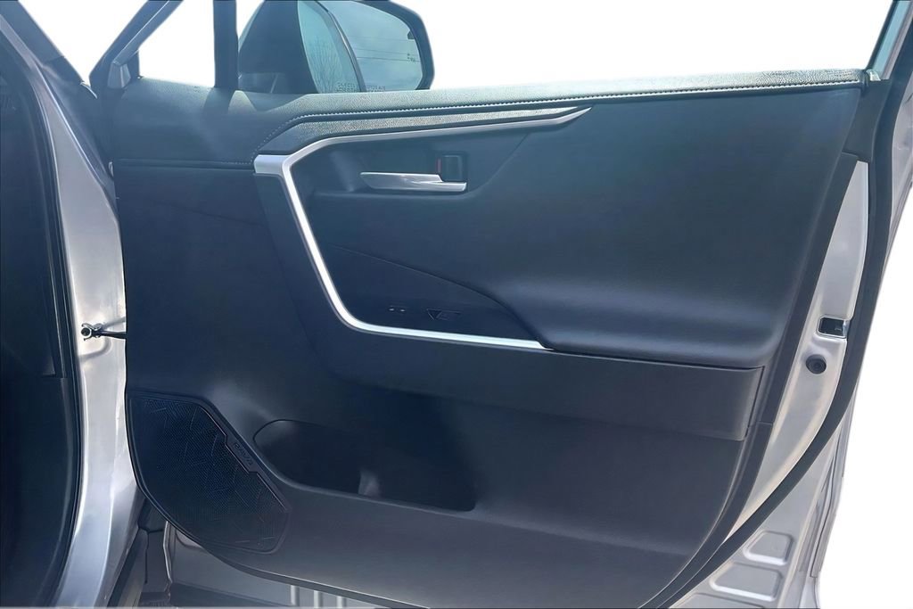 Used 2022 Toyota RAV4 Limited AWD/4WD image 22