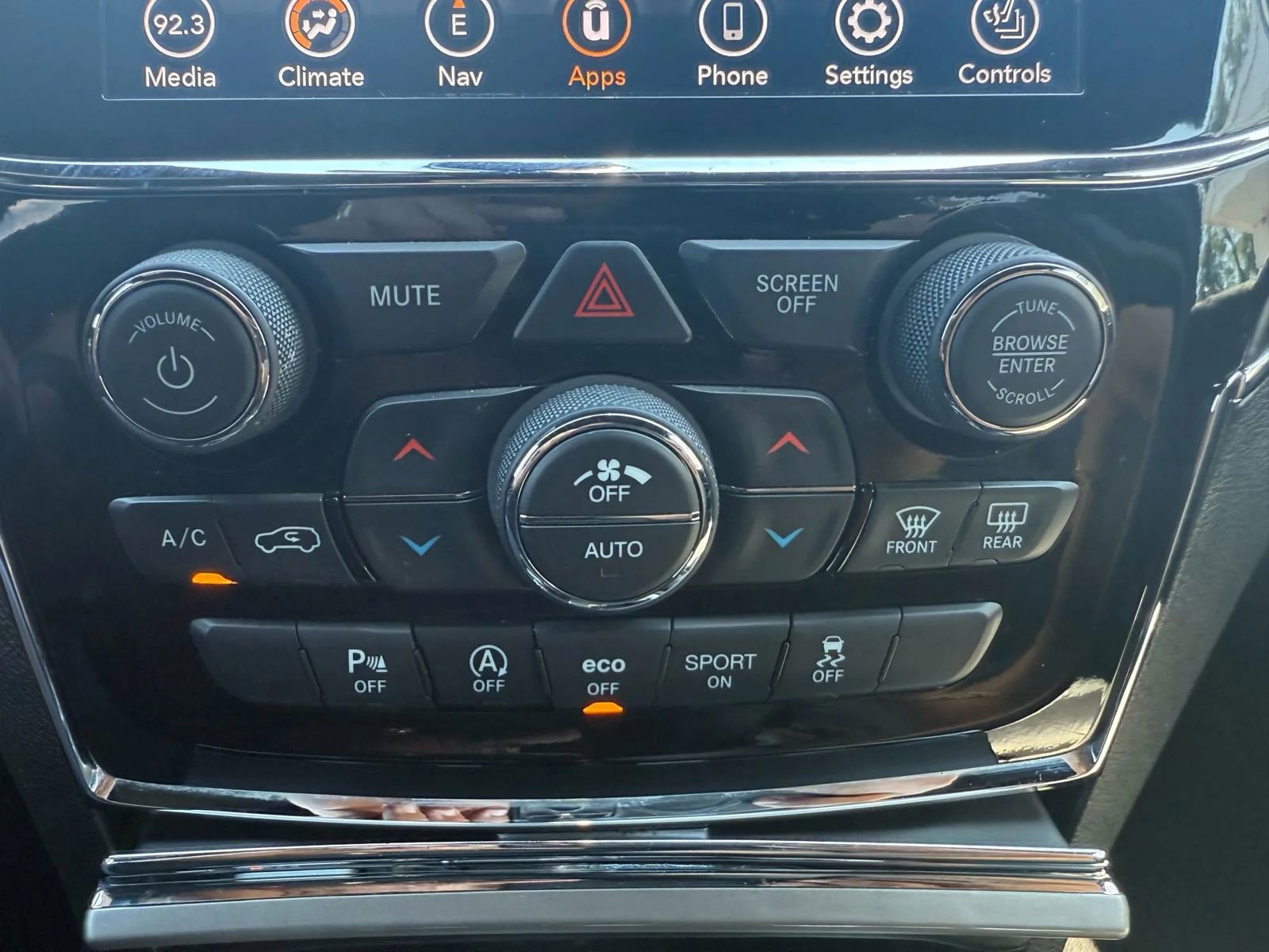 Used 2020 Jeep Grand Cherokee Limited image 23