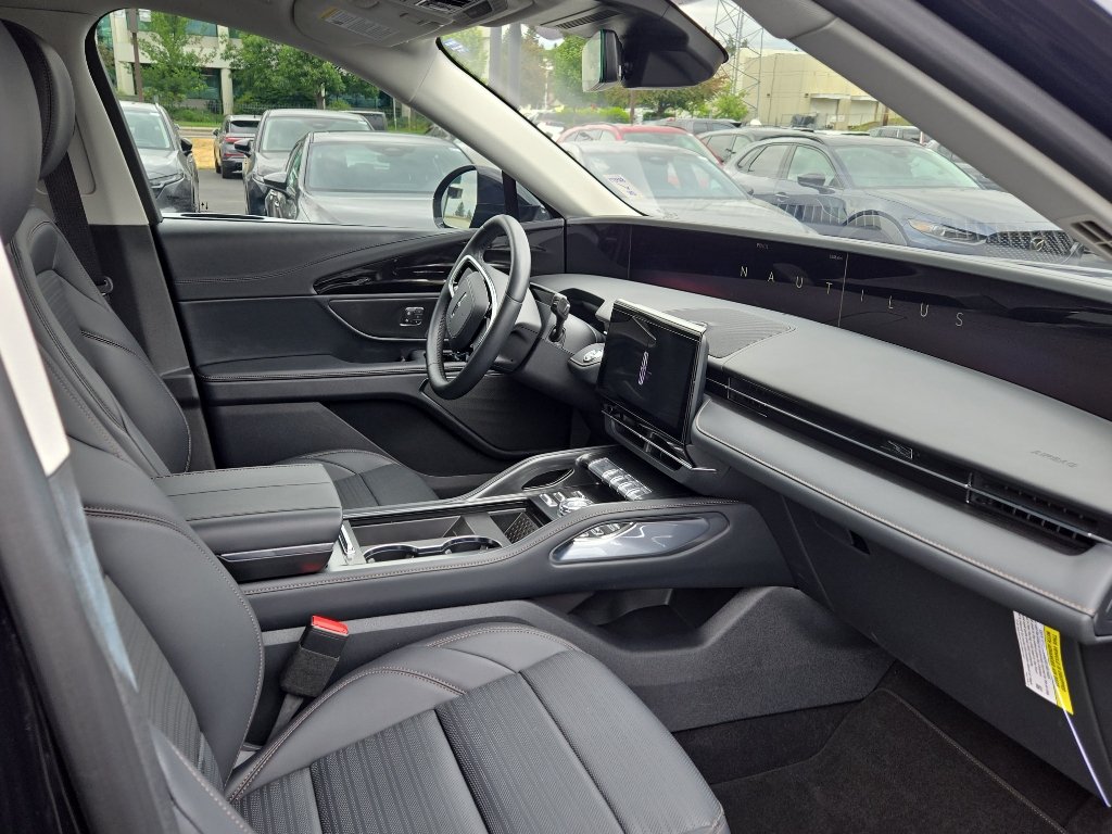 Used 2026 Lincoln Nautilus Reserve AWD/4WD image 19