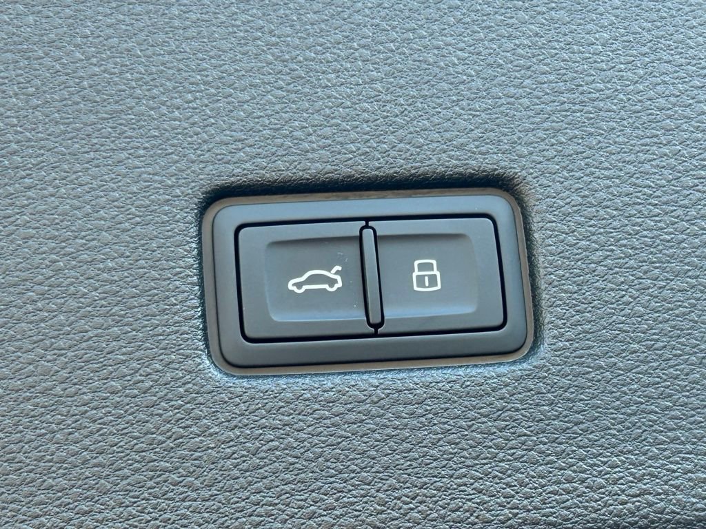 New 2025 Audi Q8 Premium image 66