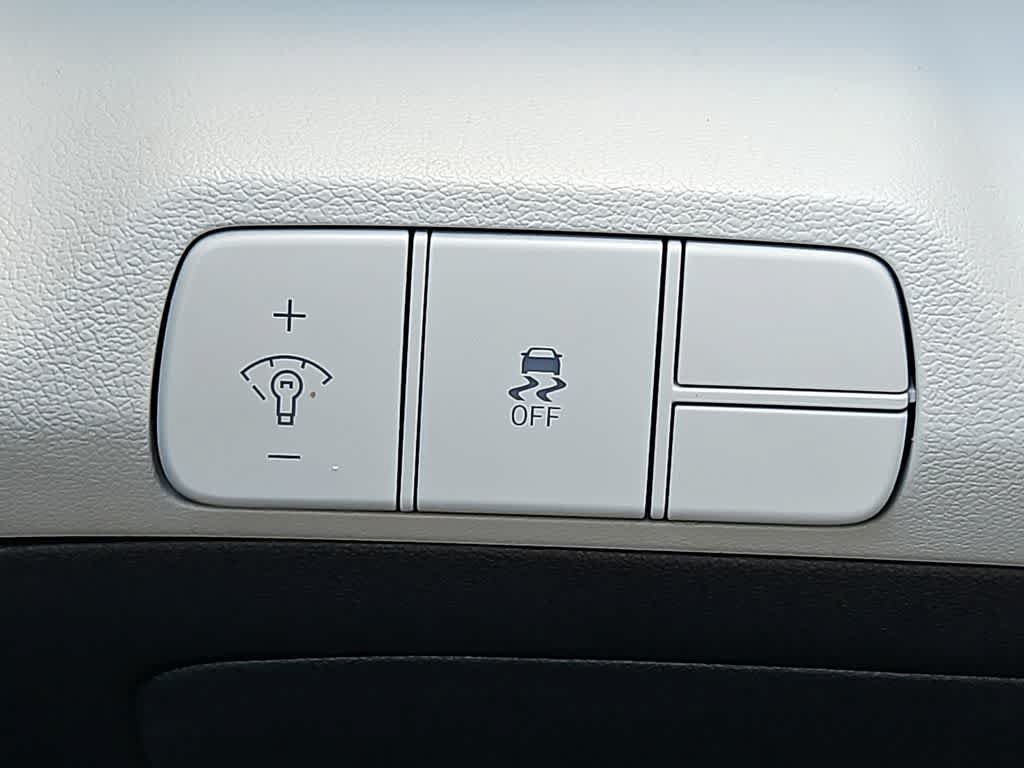 Used 2025 Hyundai Elantra Limited FWD image 24