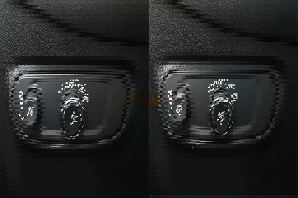 Used 2020 Chevrolet Equinox LS w/ LS Convenience Package image 23