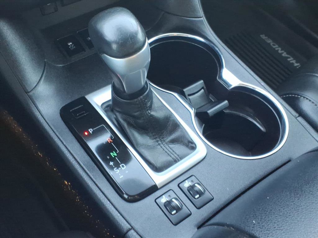 Used 2017 Toyota Highlander SE image 23