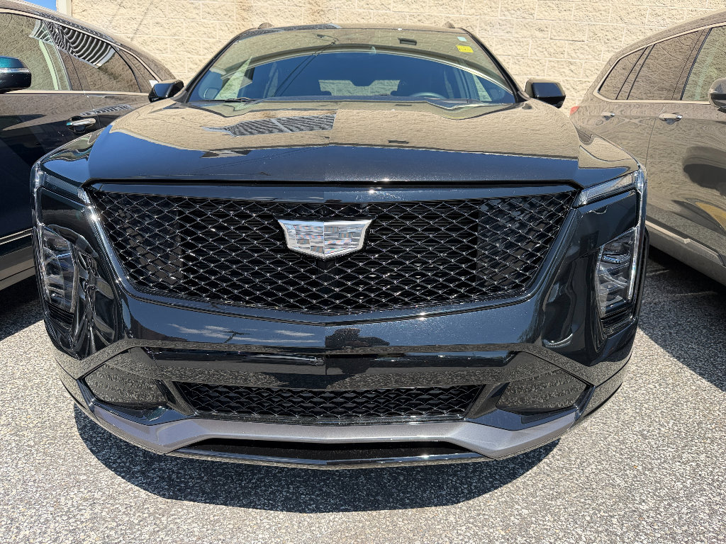 Used 2024 Cadillac XT4 Sport image 3