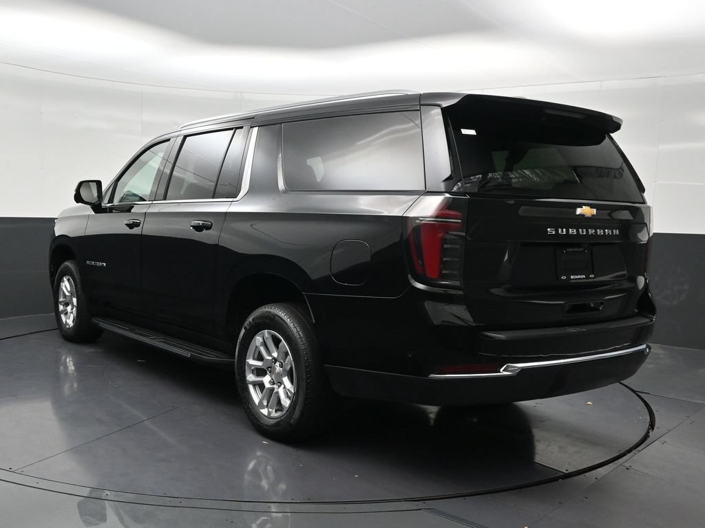 Used 2025 Chevrolet Suburban LS RWD image 3