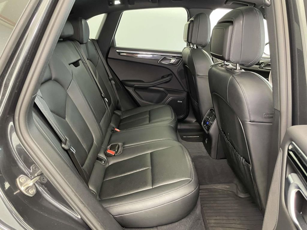 Certified 2025 Porsche Macan image 22