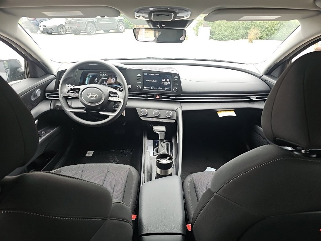 New 2026 Hyundai Elantra SE FWD image 29