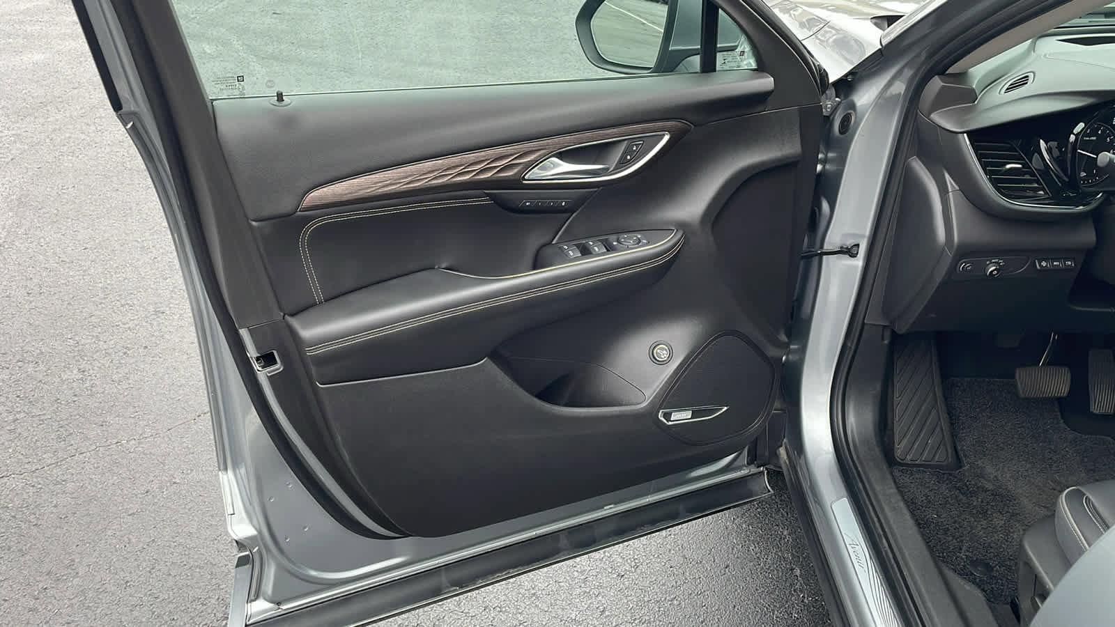 Certified 2023 Buick Envision Avenir image 5