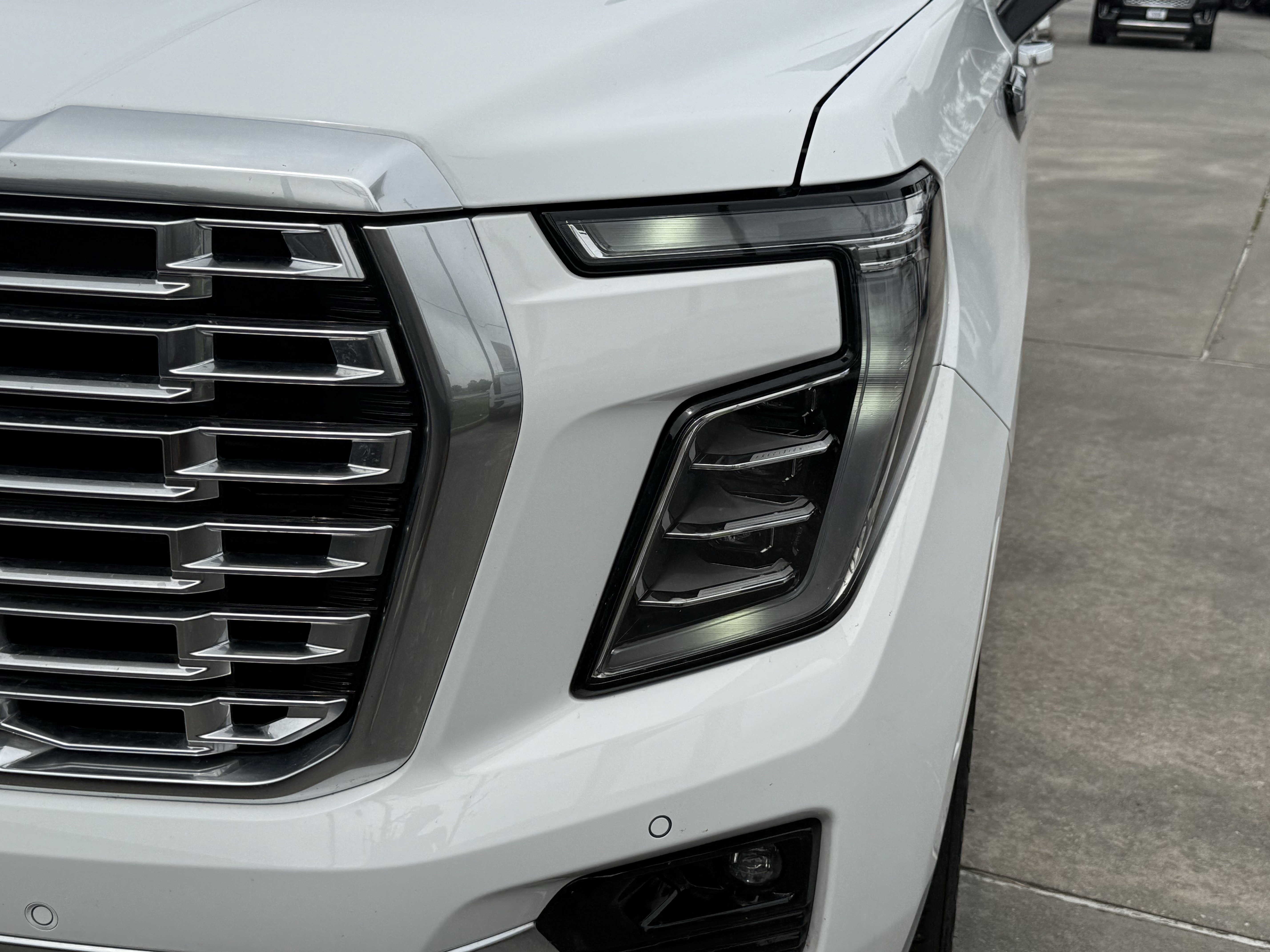 Used 2025 GMC Yukon Denali AWD/4WD image 11