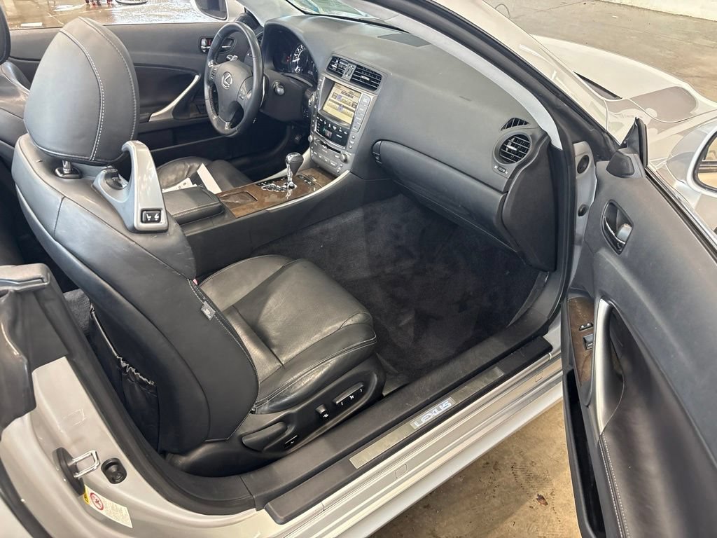 Used 2010 Lexus IS 250C w/ Luxury Pkg RWD image 13