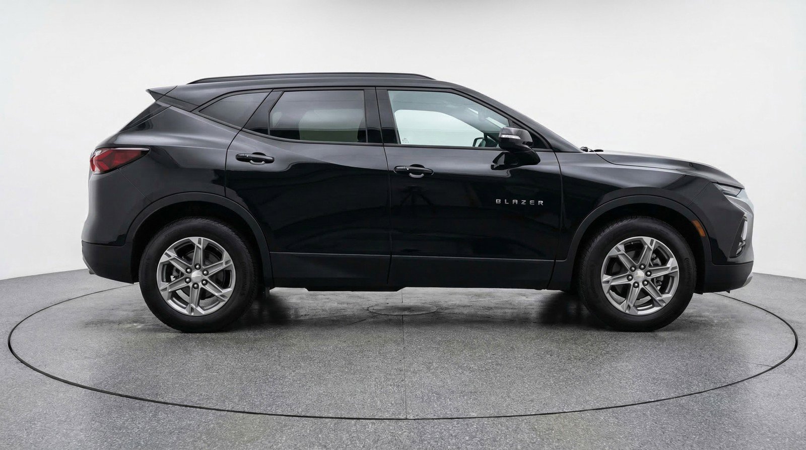 Used 2025 Chevrolet Blazer LT image 9