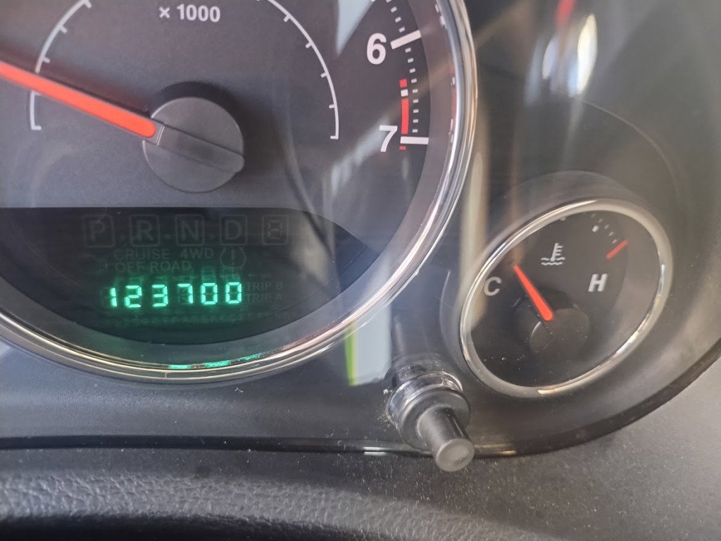 Used 2013 Jeep Wrangler Unlimited Sahara w/ Connectivity Group image 8
