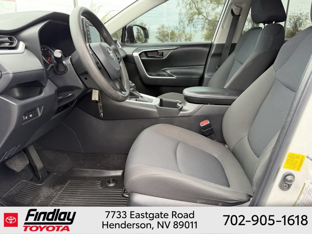 Used 2022 Toyota RAV4 LE FWD image 6