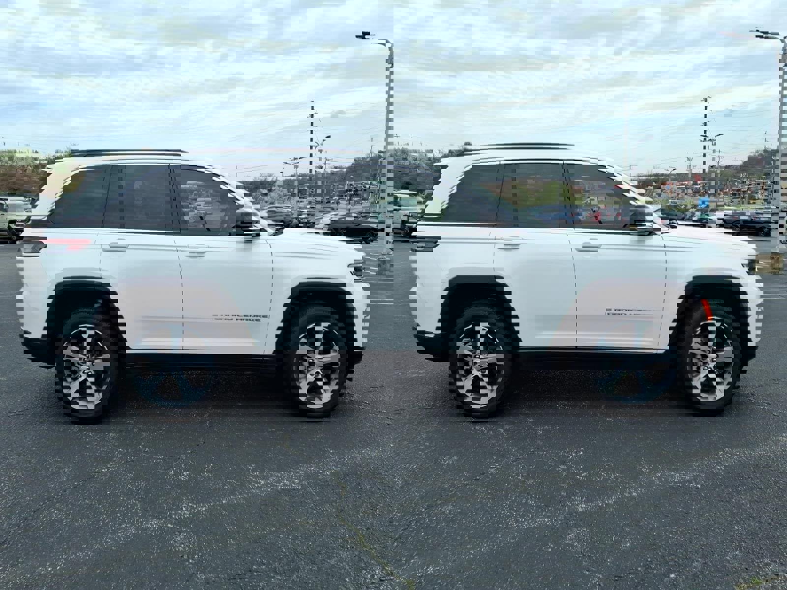 Used 2024 Jeep Grand Cherokee Limited w/ Trailer Tow Package image 10