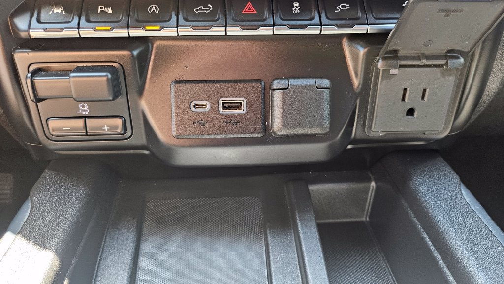Used 2021 GMC Sierra 1500 AT4 w/ AT4 Premium Package AWD/4WD image 37