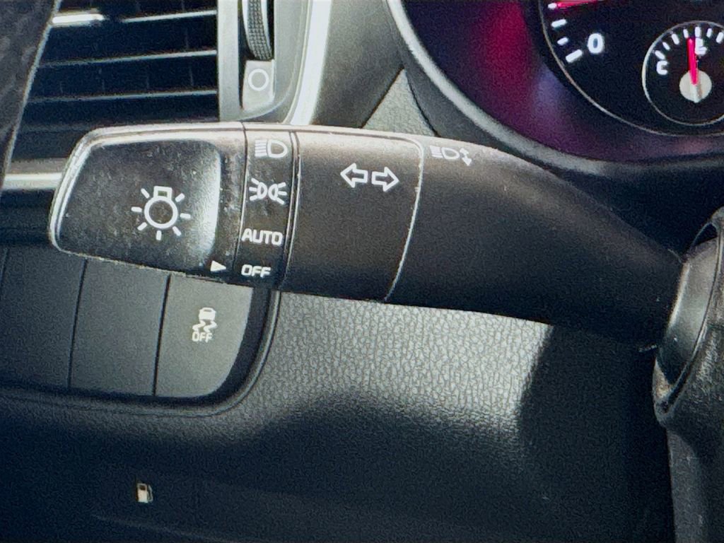 Used 2017 Kia Sorento LX w/ LX Convenience Package image 12