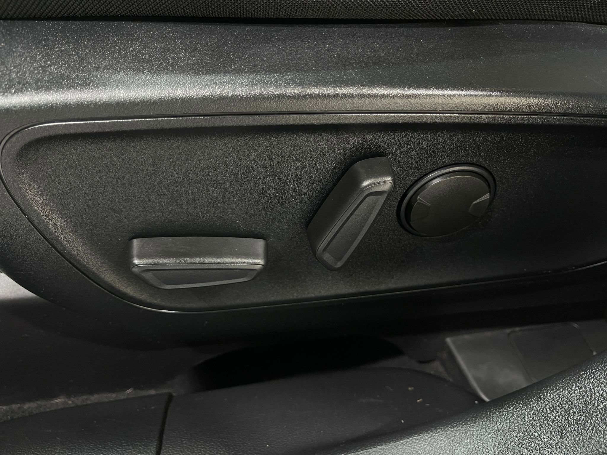 Used 2020 Ford Escape SE image 16