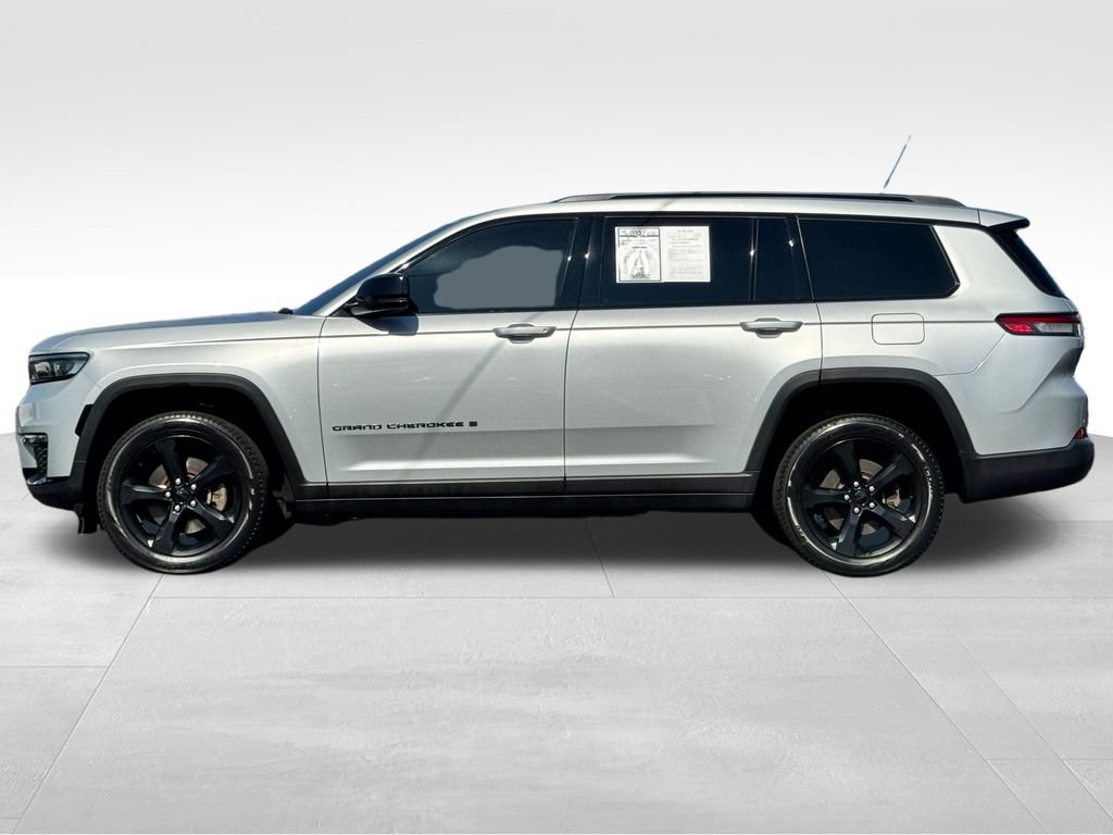 Used 2024 Jeep Grand Cherokee L Limited w/ Black Appearance Package AWD/4WD image 4
