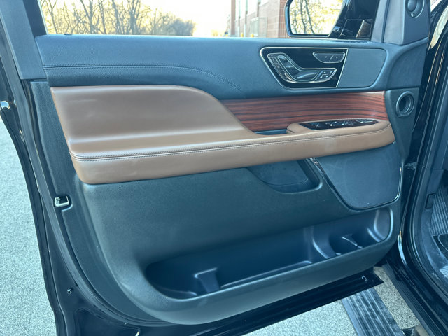 Used 2023 Lincoln Navigator L Reserve image 29