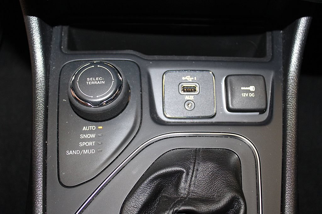 Certified 2020 Jeep Cherokee High Altitude AWD/4WD image 23