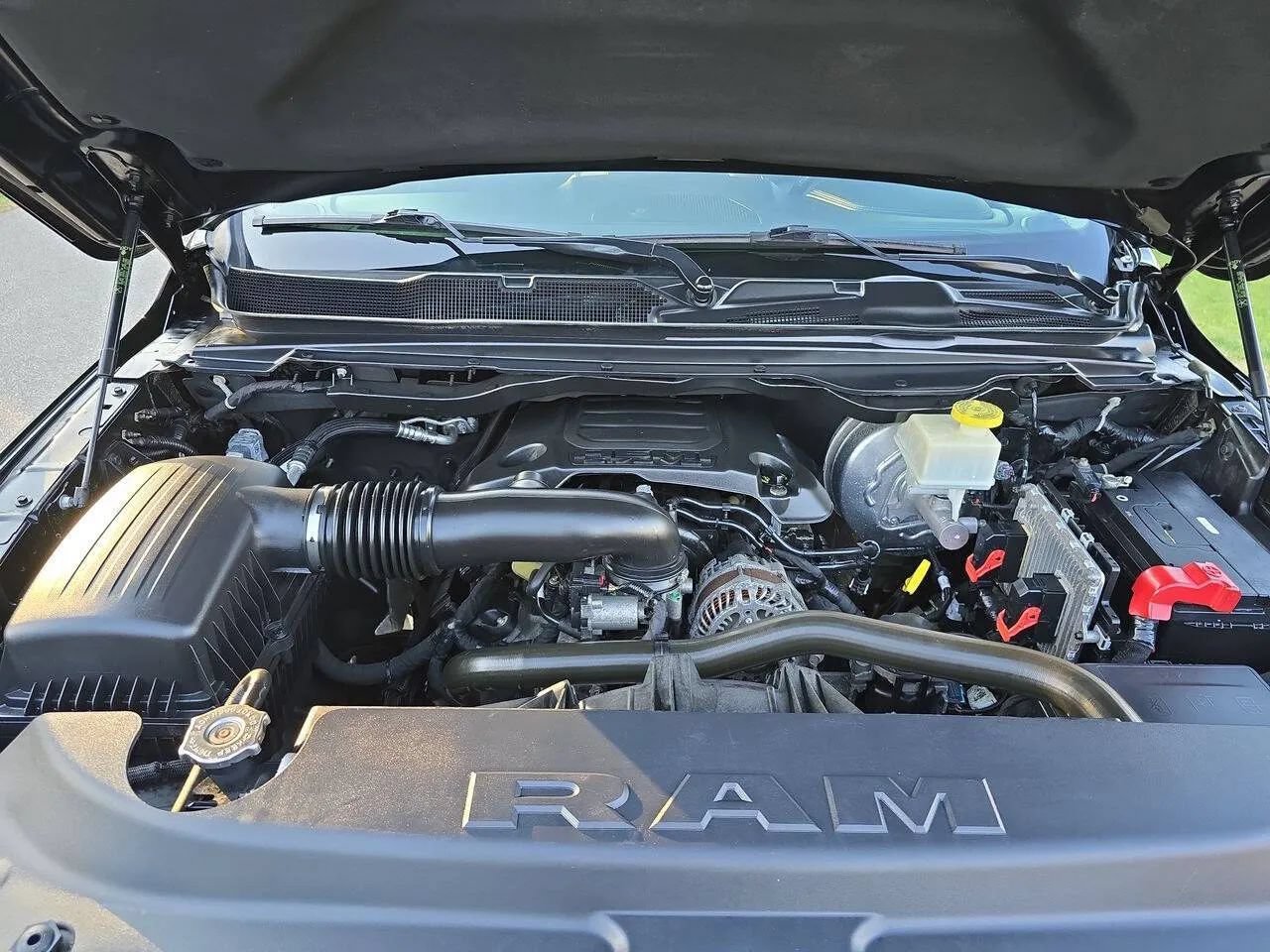 Used 2019 RAM 1500 Laramie AWD/4WD image 25
